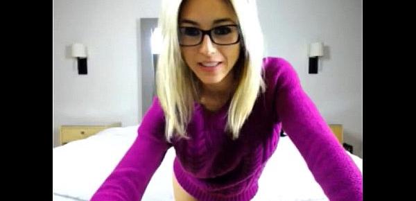  Blonde Girl with Glasses Play Dildo - seegirlscam.com